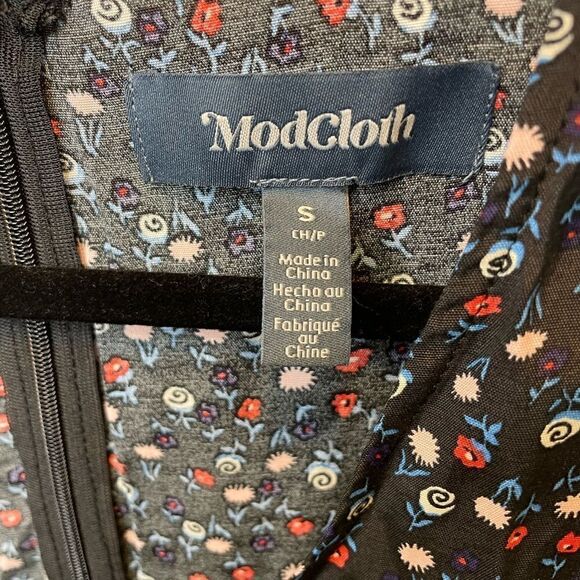 NWT ModCloth A-Line V-Neck Dress - Picture 4 of 6